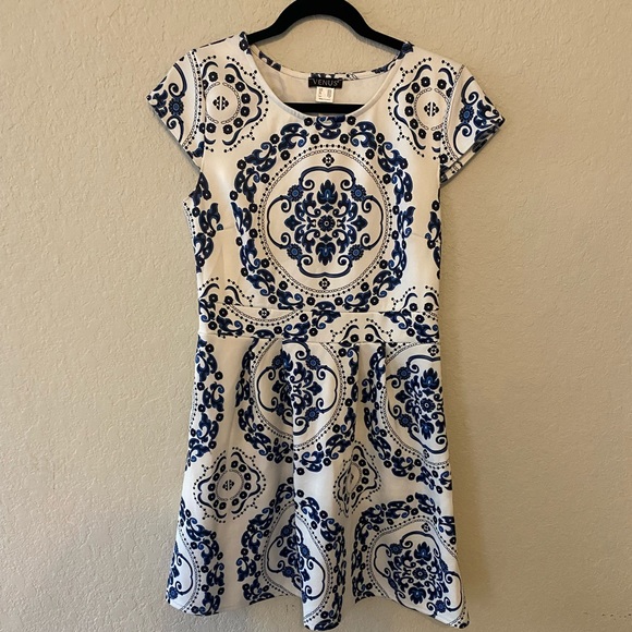 Dresses & Skirts - Beautiful white and blue detailed dress from Venus